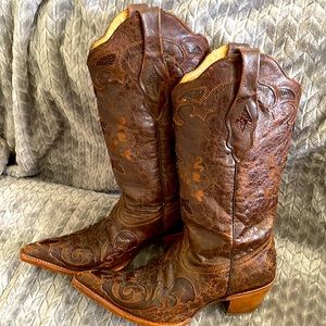 Corral Ladies Cowboy Boots. Size 8W.